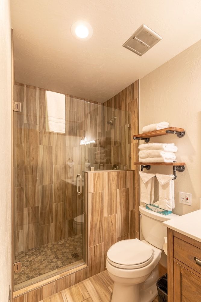 Reduce Rates w Skating Rink View in Northstar Village Great Bear 404 — hotel in Truckee