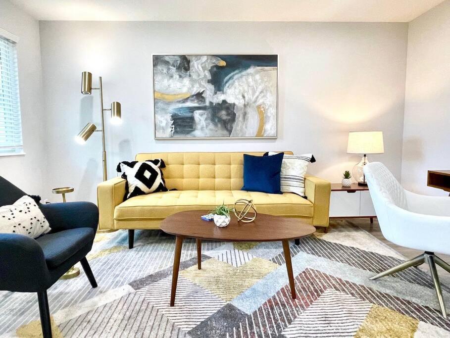 Downtown Nomads King Bed Free Parking — 4-Star Luxury Hotel in Walnut Creek, United States