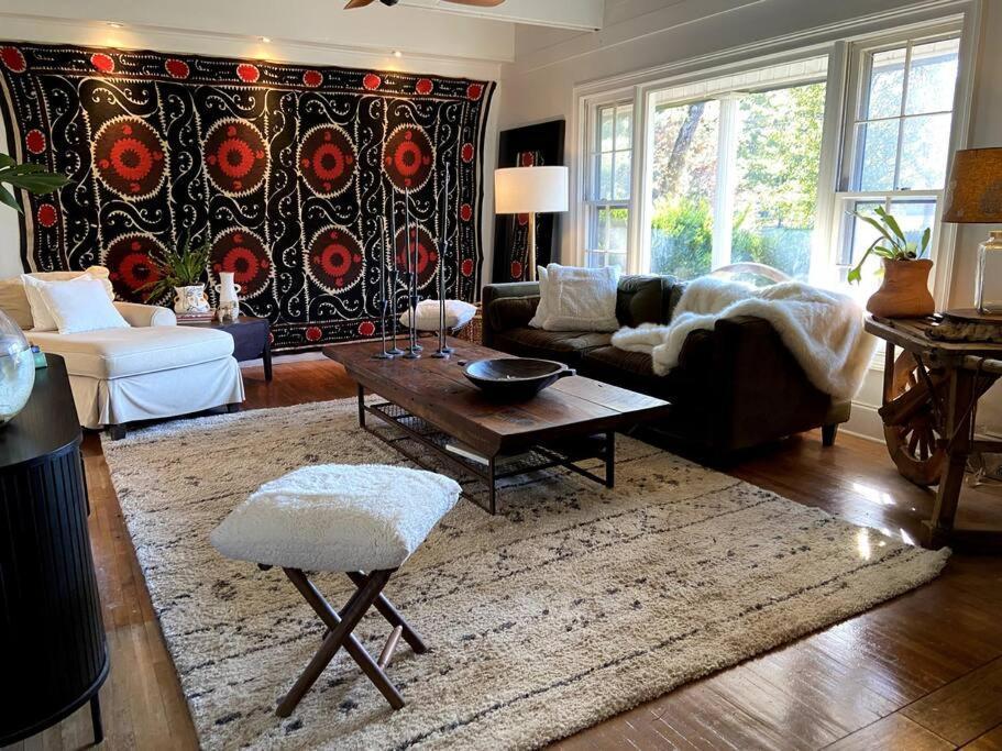 Modern Farmhouse Escape — 4-Star Luxury Hotel in Matthews, United States