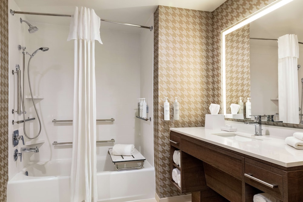 Home2 Suites by Hilton Milwaukee West - photo 21