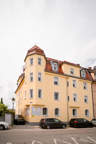 Boardinghouse Victory — Augsburg