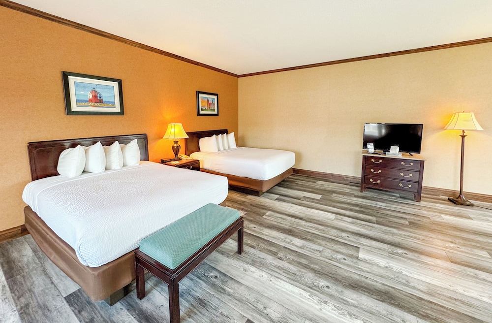 Days Inn by Wyndham Mackinaw City Lakeview - photo 16