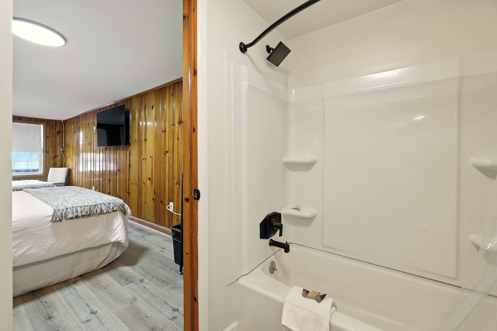 Hillside Motel LLC - photo 110
