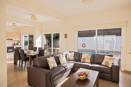 Villa Dafnis Sunshine Modern 3 Bedroom Central Protaras Villa With Pool