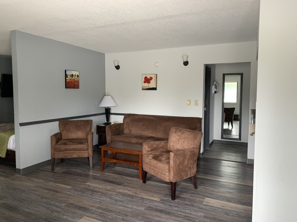 Super 8 by Wyndham Naples - photo 7