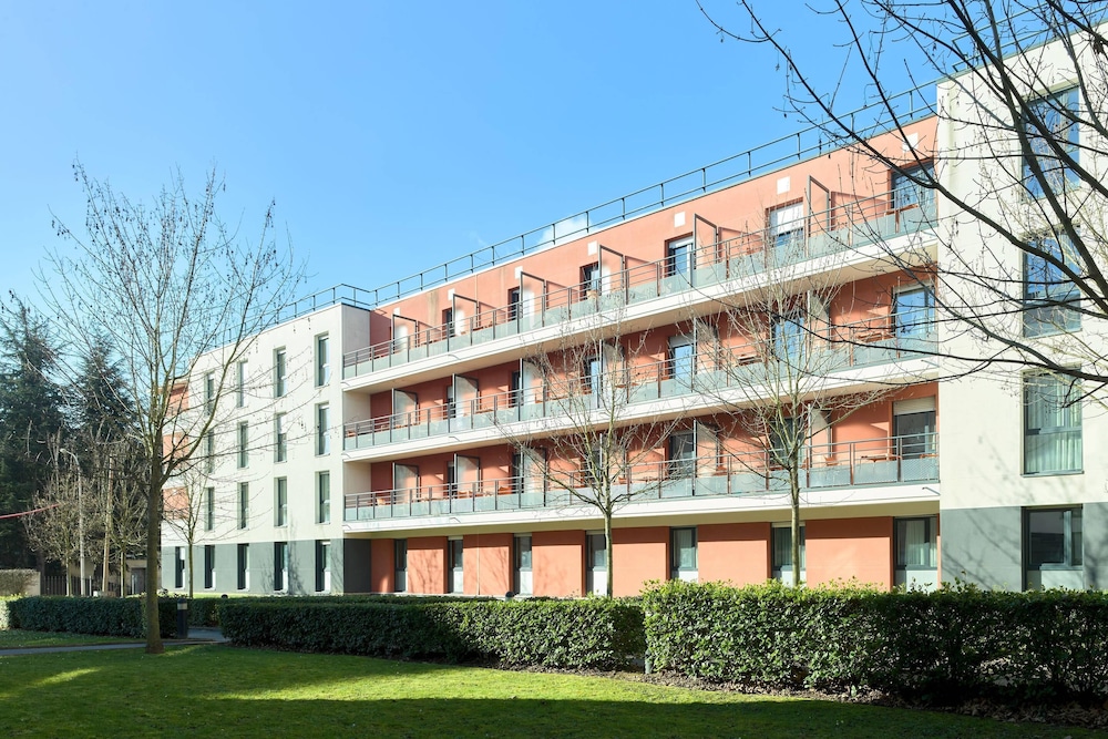 Comfort Aparthotel Versailles St Cyr l Ecole — hotel in Saint-Cyr-L'ecole
