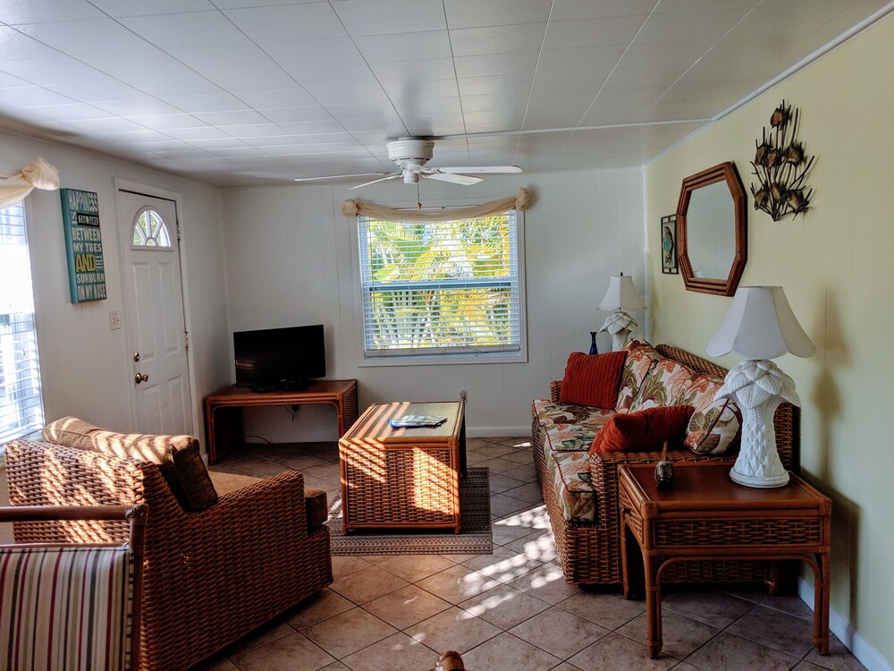 Tropical Winds Motel & Cottages - photo 22