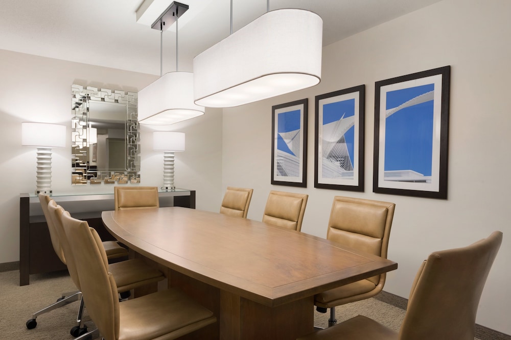 Embassy Suites by Hilton Milwaukee Brookfield - photo 28