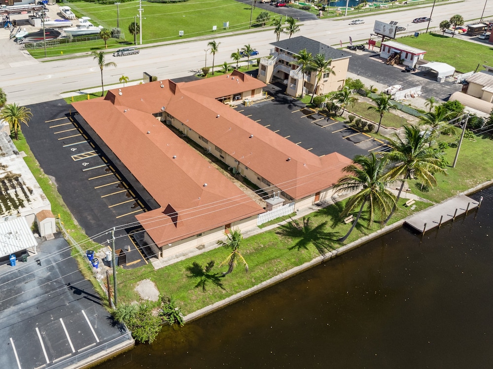Tahitian Inn Motel - photo 18