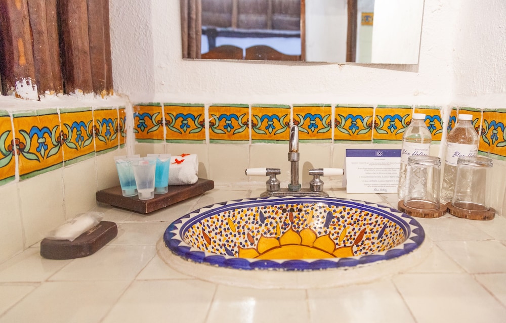 Bathroom sink