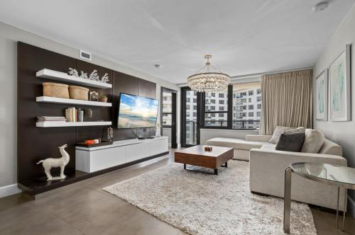 Luxury Beachfront Condo Resort 1415 in Miami Beach, United States