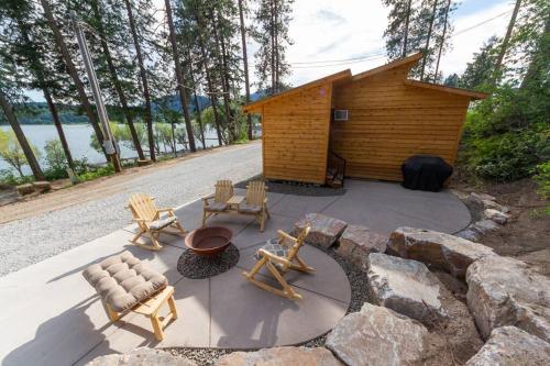 Cozy Duplex Unit Beautiful Lake Views in Valley, United States