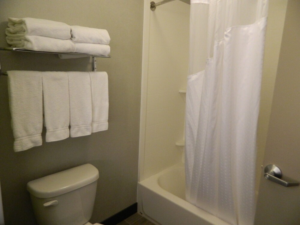 Holiday Inn Express & Suites Shippensburg by IHG - photo 43
