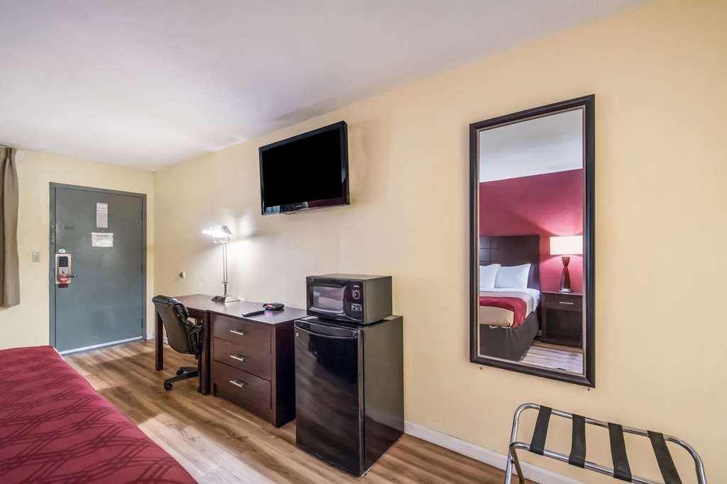 Econo Lodge Kearney Liberty - photo 8