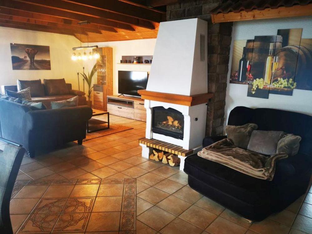 FeWo Pfälzer Felsenlandschaft — 4-Star Luxury Hotel in Pirmasens, Germany