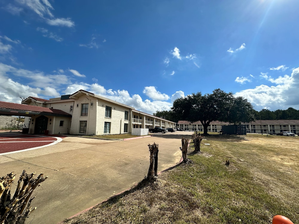 Baymont by Wyndham Nacogdoches Near University - photo 45