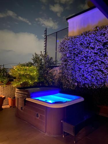 Rooftop Terrace Elegante Attico Con Idromassaggio — 4-Star Luxury Hotel in Milan, Italy