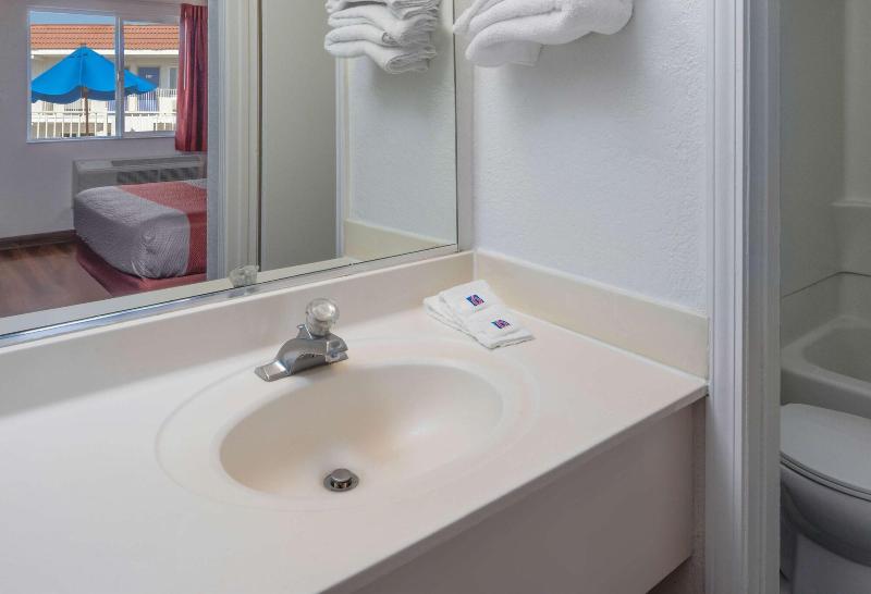 Motel 6 Sepulveda CA Los Angeles Van Nuys N - photo 17