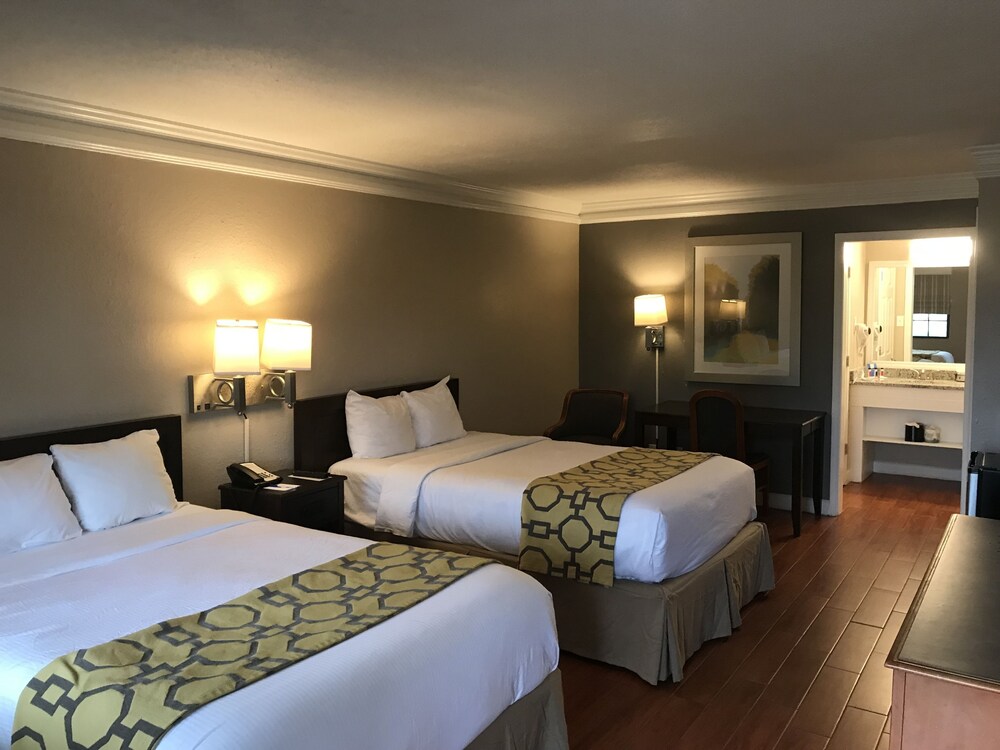 Casa Bella Inn & Suites - photo 12