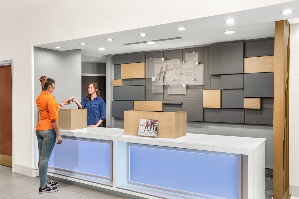 Holiday Inn Express & Suites Greenville Spartanburg an IHG Hotel - photo 3