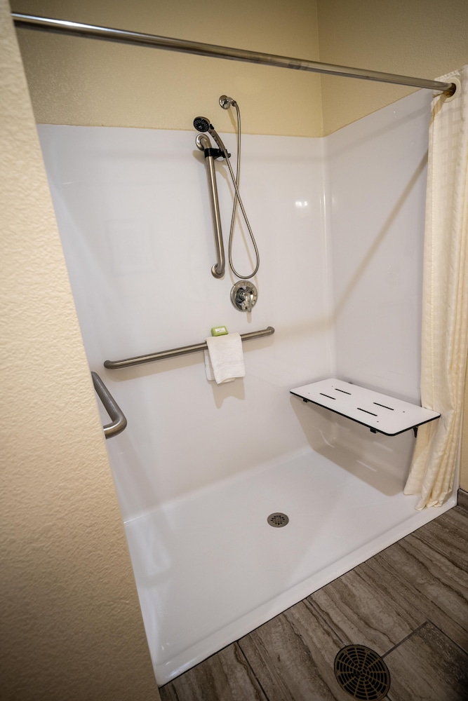 Cobblestone Hotel & Suites Lamar - photo 55