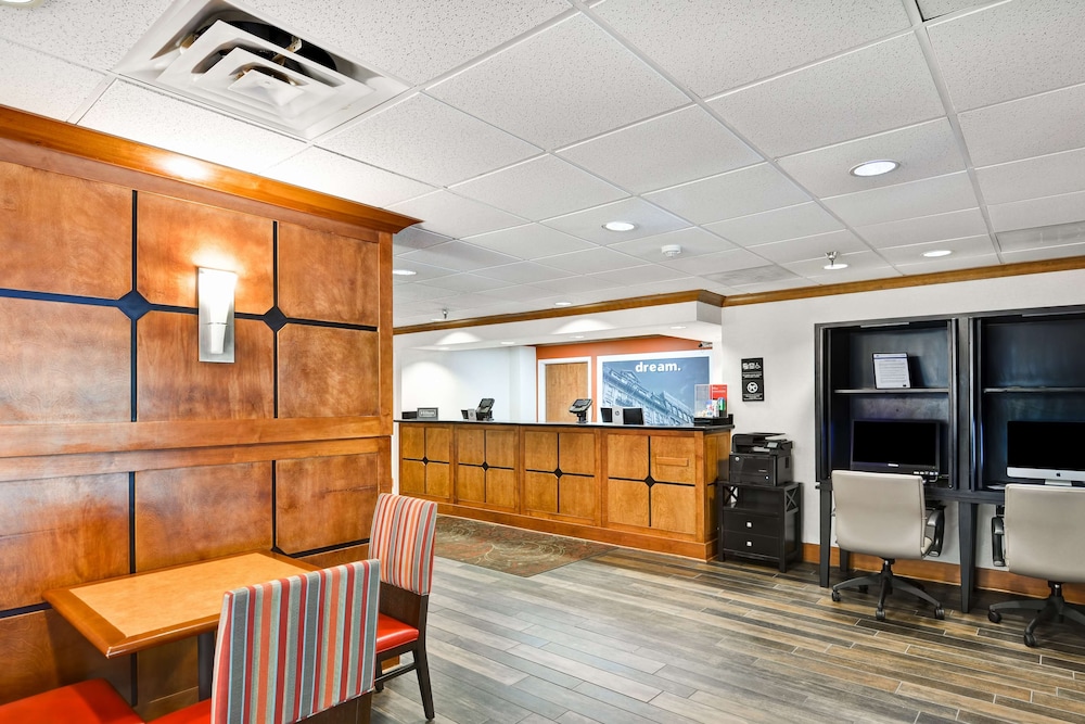 Hampton Inn Memphis Poplar - photo 4