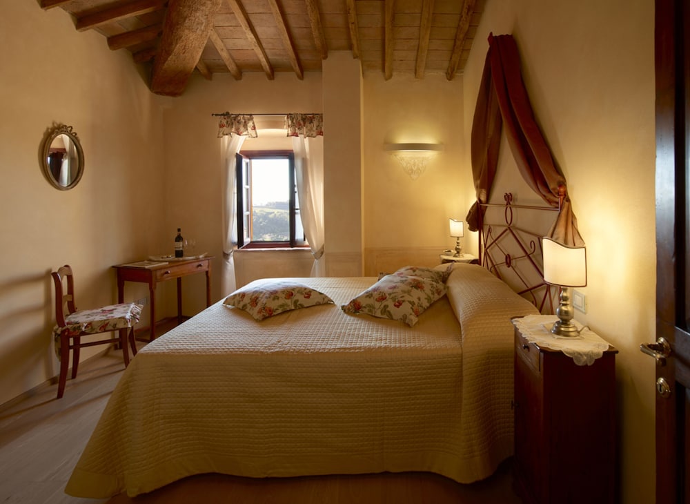 B&B Borgo Petrognano Residenza d'epoca — 4-Star Luxury Hotel in Siena, Italy