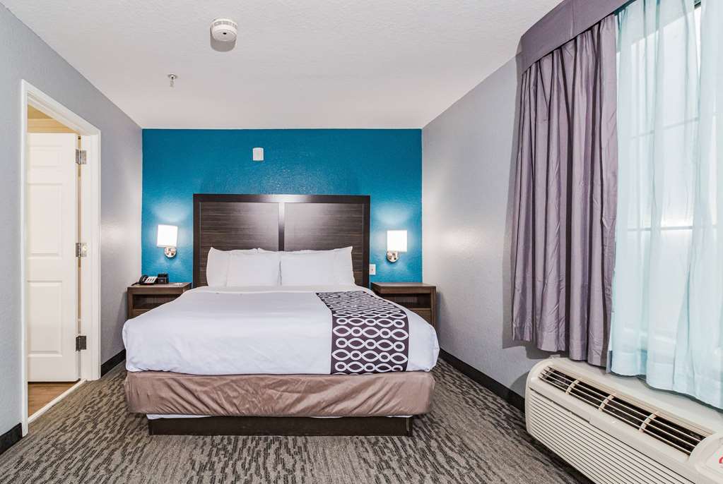 La Quinta Inn & Suites by Wyndham Tomball - photo 15
