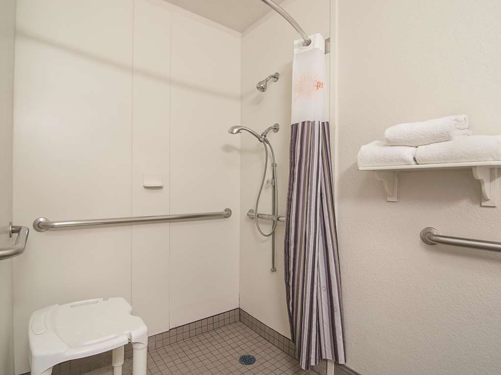 La Quinta Inn & Suites by Wyndham Phoenix Mesa West - photo 18