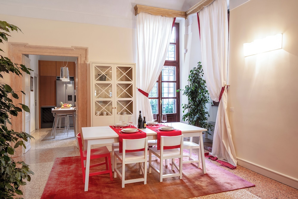 Domus Verona Palazzo Lugo — 4-Star Luxury Hotel in Verona, Italy