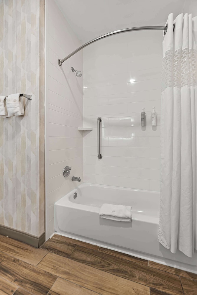 Hampton Inn Seguin - photo 34