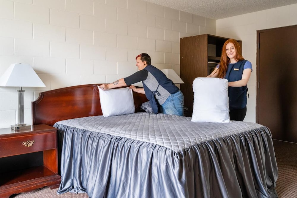 M&M Motel - photo 17