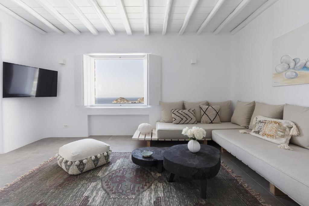 Villa Lydia with stunning view by Red Windmill Villas — 4-Star Luxury Hotel in Ano Mera, Greece