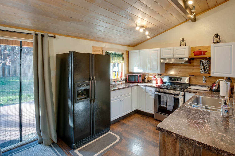 3 Mi to Heavenly Mountain Resort Home with Deck - photo 12