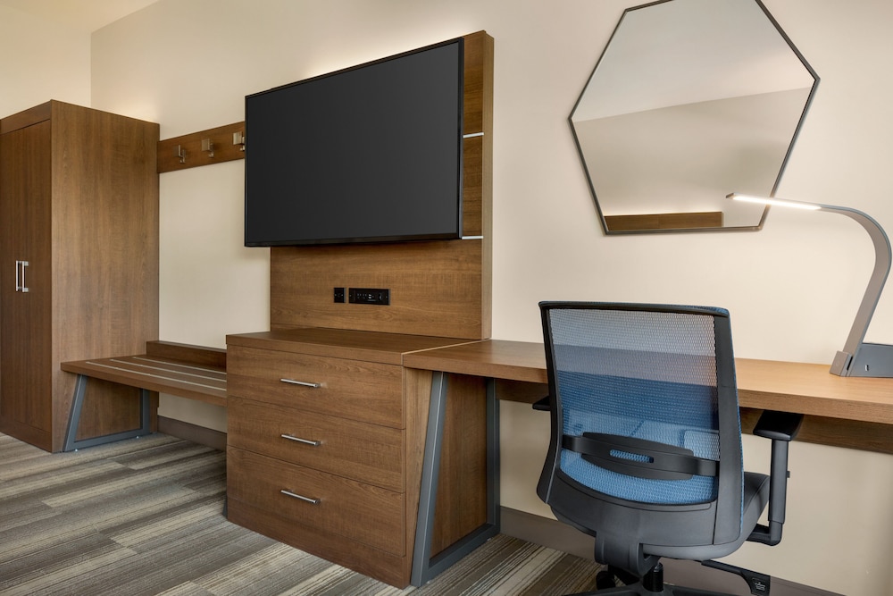 Holiday Inn Express and Suites Ukiah by IHG - photo 25