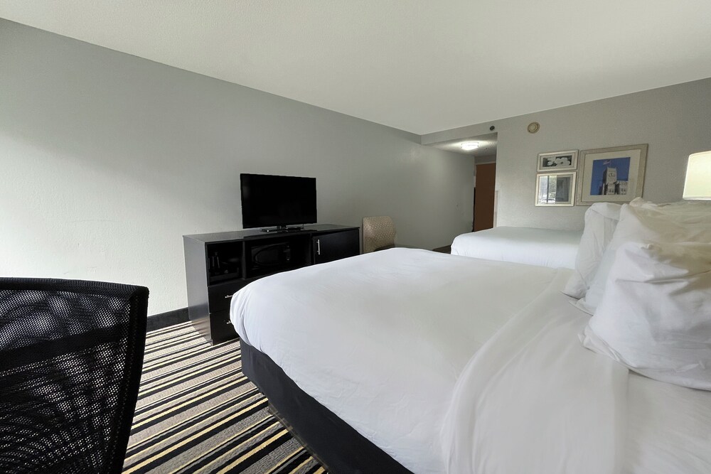 La Quinta Inn & Suites by Wyndham Jackson North - photo 12