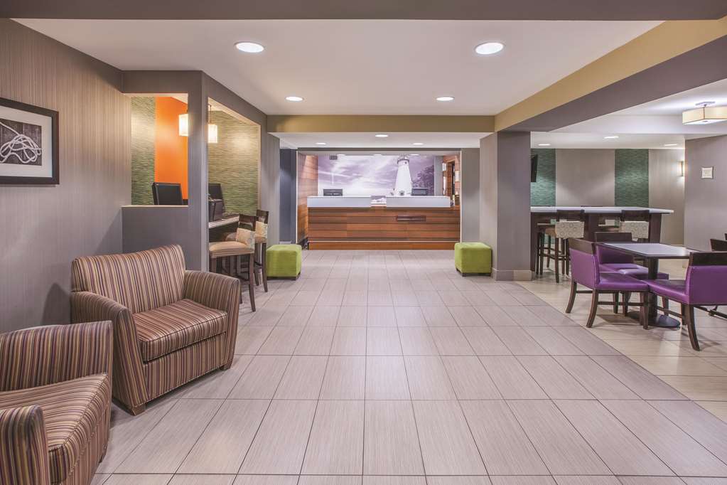 La Quinta Inn & Suites by Wyndham Erie - photo 10