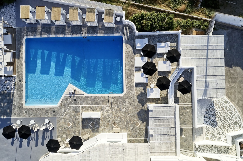 Mr & Mrs White Tinos — Tinos — photo 2