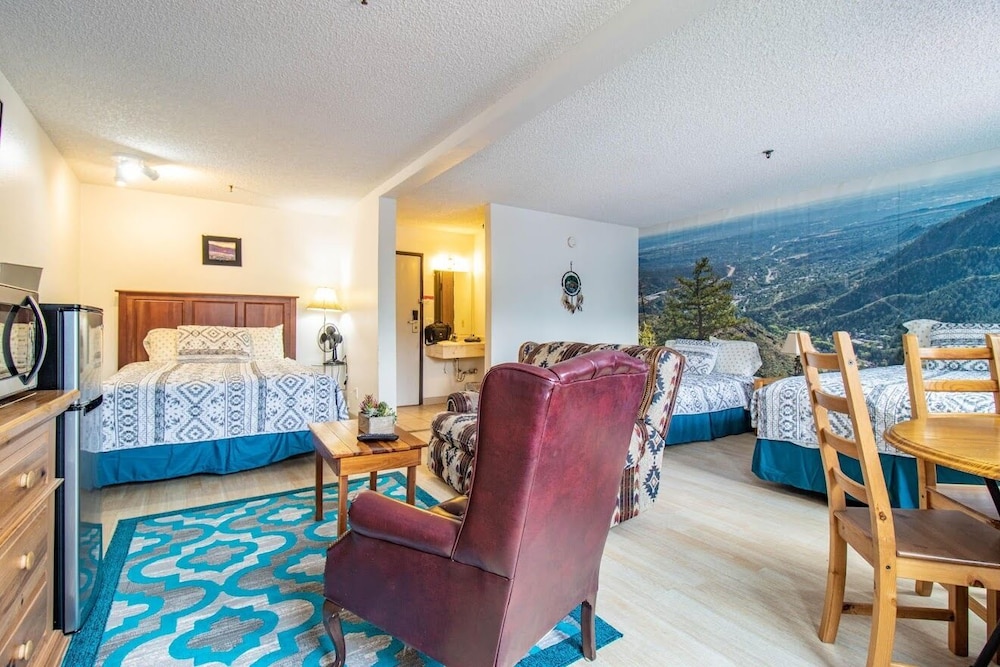 Motel 229 @ Garden of the Gods - photo 18