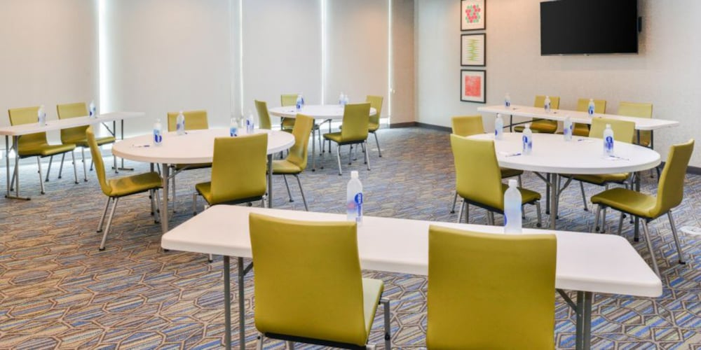 Holiday Inn Express Alliance by IHG - photo 31