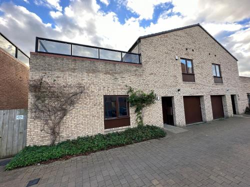 2 Bedroom Riverside Property with Roof Terrace — 4-Star Luxury Hotel in Stockton-On-Tees, United Kingdom