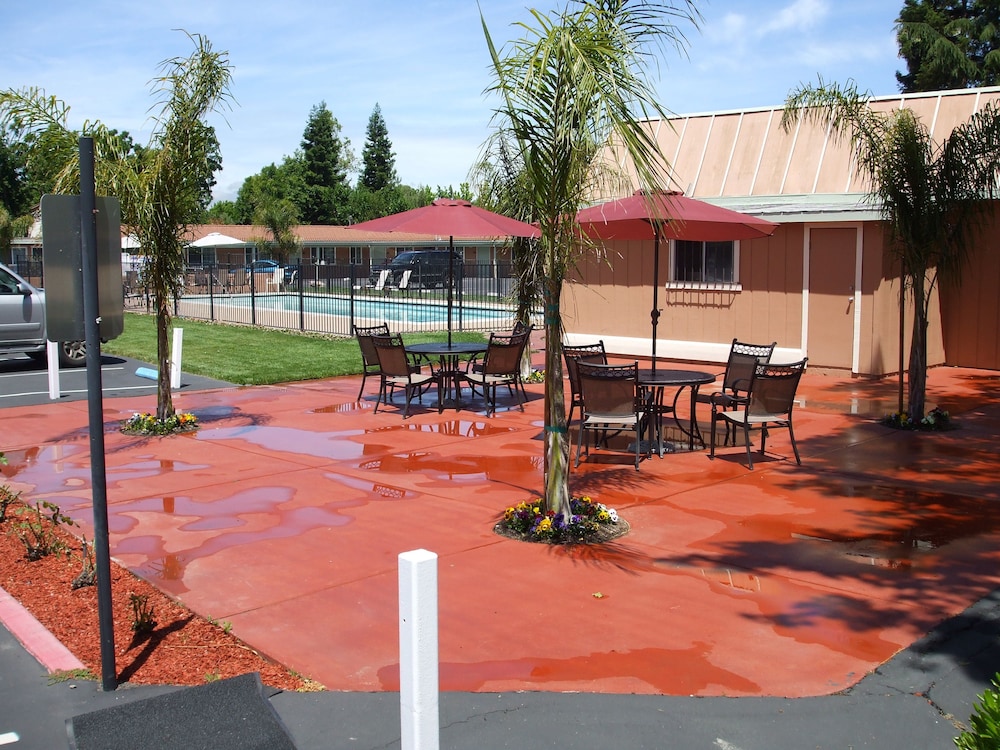 Tri Valley Inn and Suites Pleasanton - photo 31