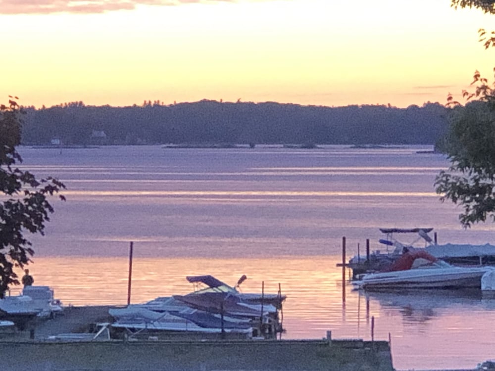 Seaway Slips Waterfront Cottages — Clayton