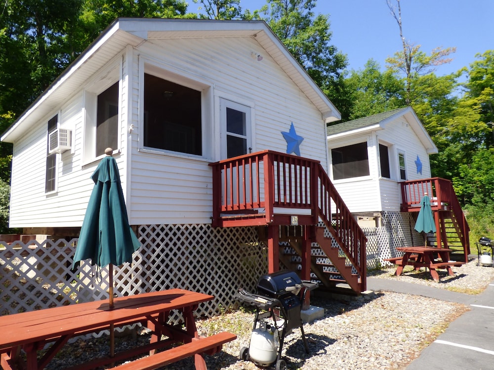 Weirs Beach Motel and Cottages - photo 9