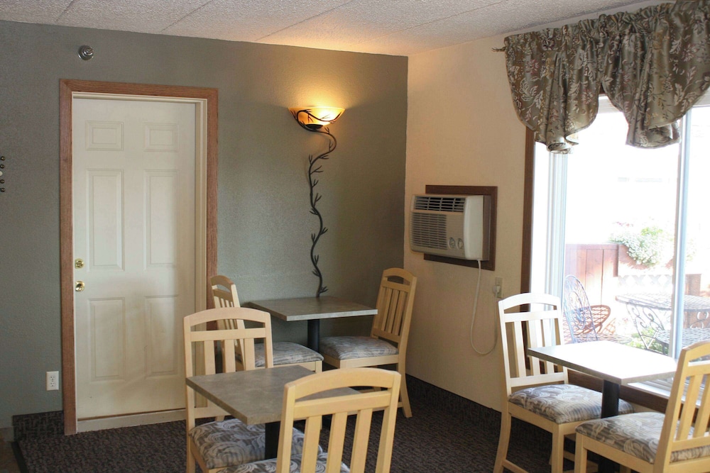 Super 8 by Wyndham Rapid City - photo 27