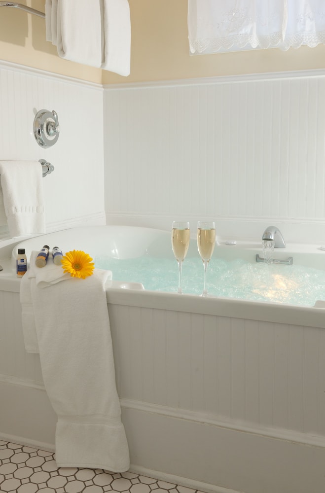 The Woodstock Inn on the Millstream - photo 45