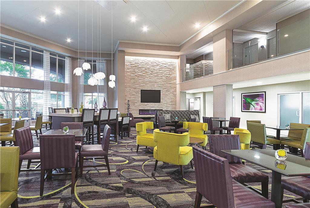 La Quinta Inn & Suites by Wyndham Austin Airport - photo 45