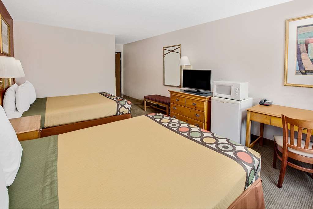 Super 8 by Wyndham Crystal Lake - photo 13