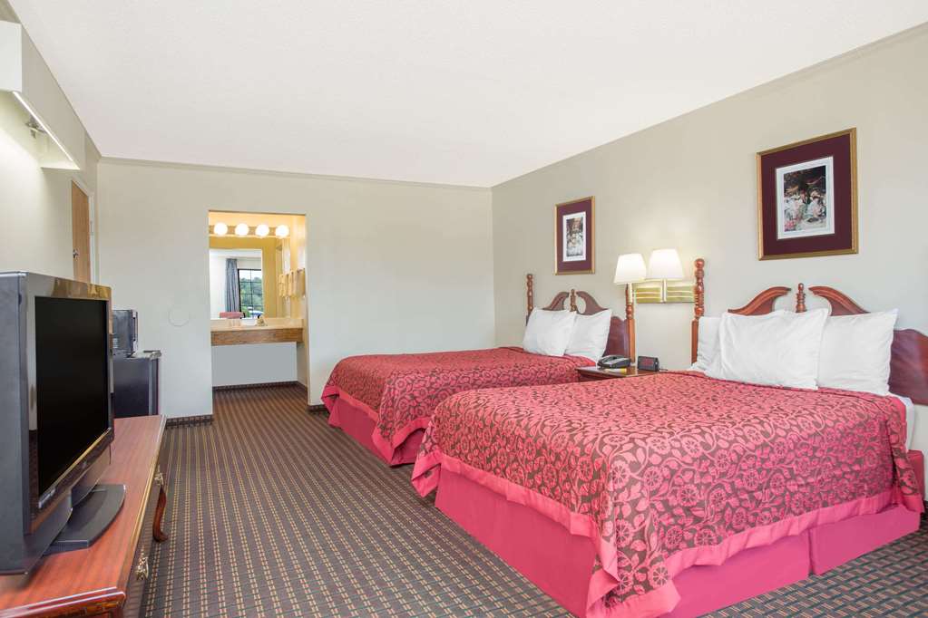 Red dot inn Milledgeville - photo 9