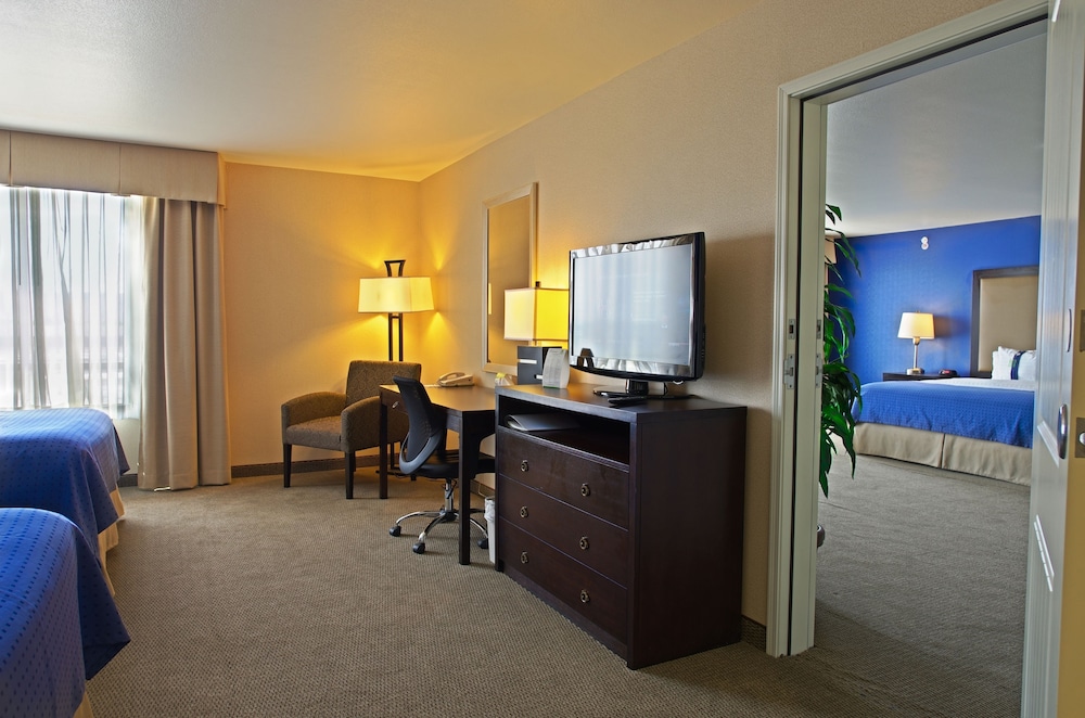 Holiday Inn Hotel & Suites Phoenix Airport By Ihg - photo 11